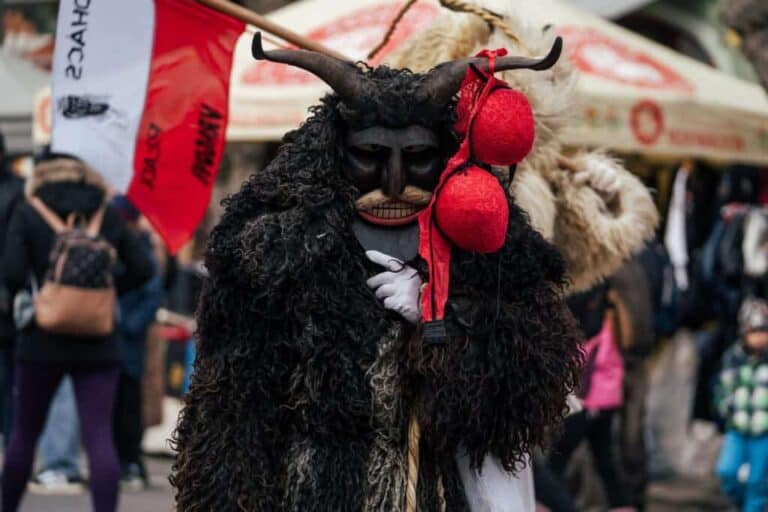 Telet és Fideszt űző rendszerváltó busójárás Mohácson