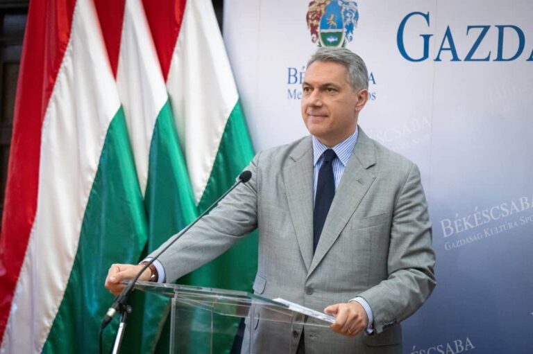 Lázár János: A húsvéti nagytakarítás készen van, következhet a normalitás és a jólét programja!