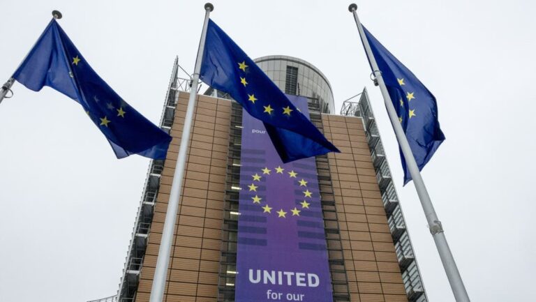 Panaszt tett két magyar médiacég az Európai Bizottságnál az állami reklámok miatt