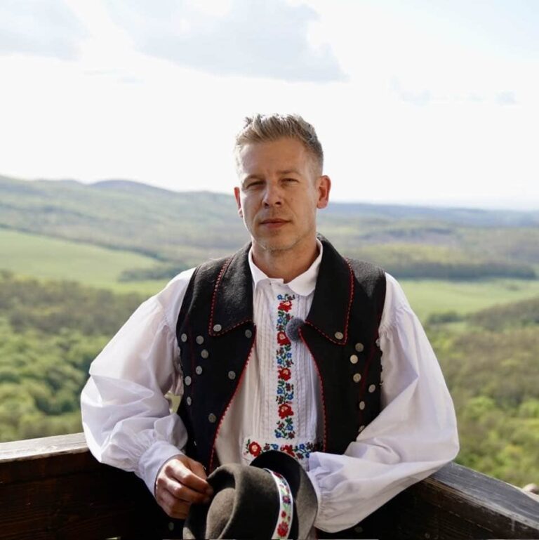 Magyar Péter visszautasítja a gyermeke sportsérülését felhasználó propaganda támadást