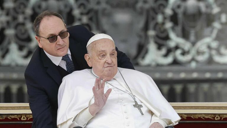 Ferenc pápa utolsó gesztusa: megható búcsú az ápolójától