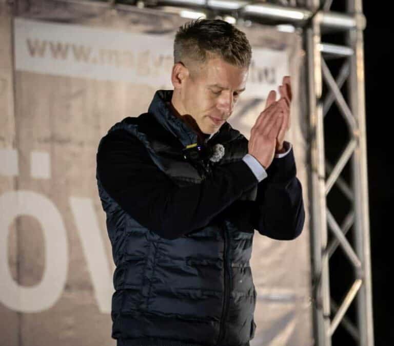 rúgják ki és jelentsék fel Németh Balázst