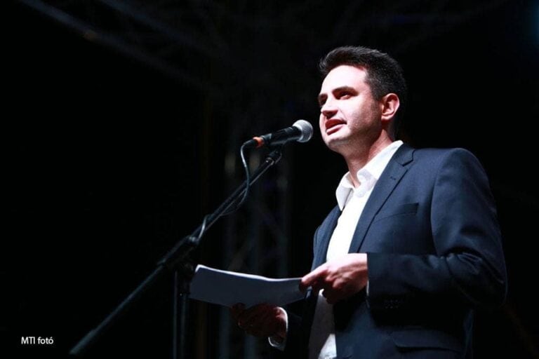 A kormánypárti propaganda ne kapjon több támogatást!