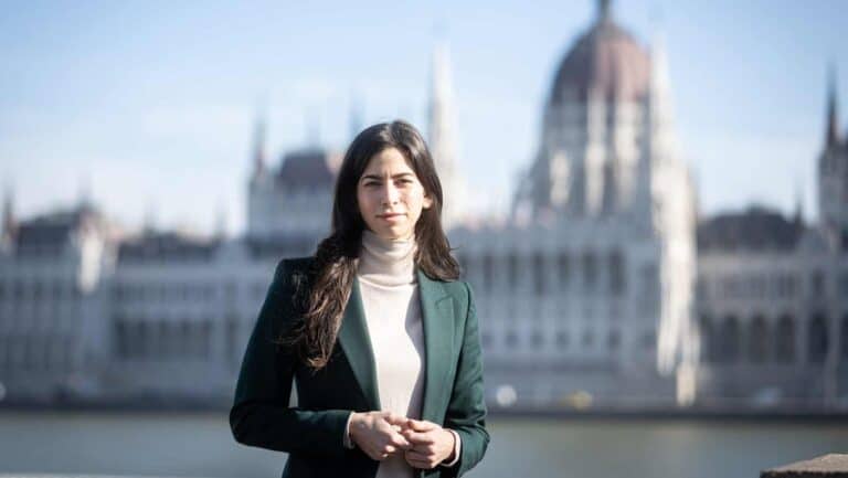 Kollár Kinga méltatlan a bizalomra