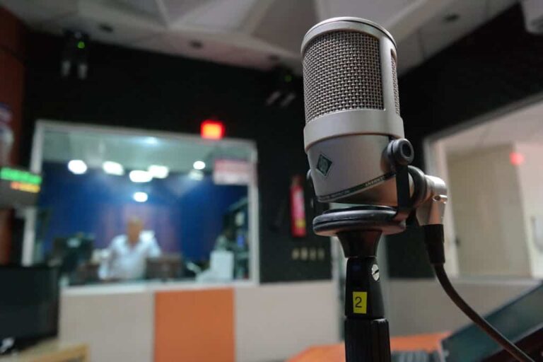 Egyszereplős „versenyen” nyerte el újabb tíz évre az egri frekvenciát a Best FM