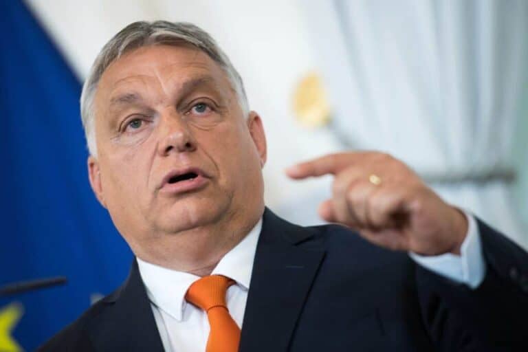 „Ada-adada-ad…!” – Összeomlott Orbán Viktor Brüsszelben? Kínos pillanatok a kamerák előtt – VIDEÓ
