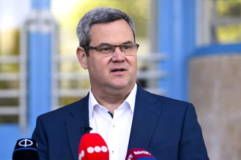 „Anyádban!” – válaszolta Takács Péter arra, hol van a nyolcmilliárd