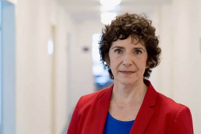 Dobrev Klára feljelenti az egészségügyi államtitkárt rágalmazás miatt