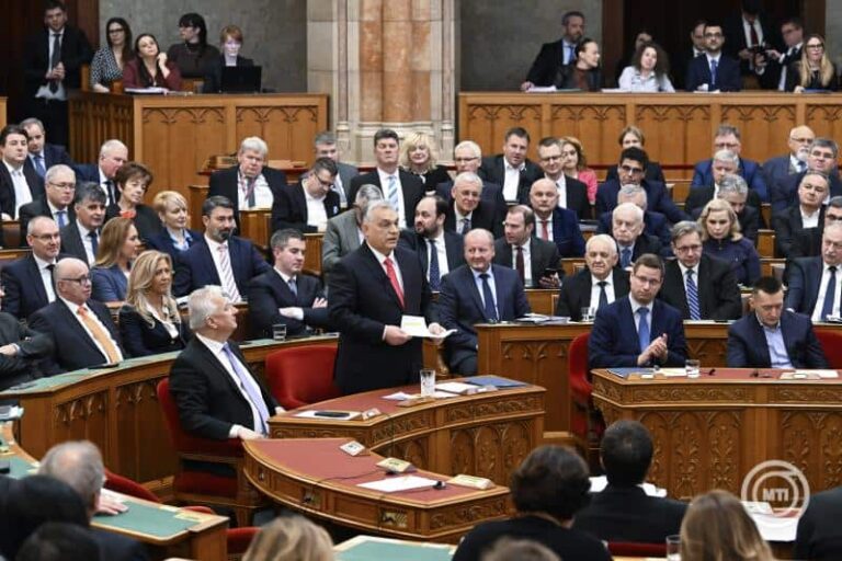 Orbán Viktor csaknem 10 százalékkal emelte a kormánytagok fizetését