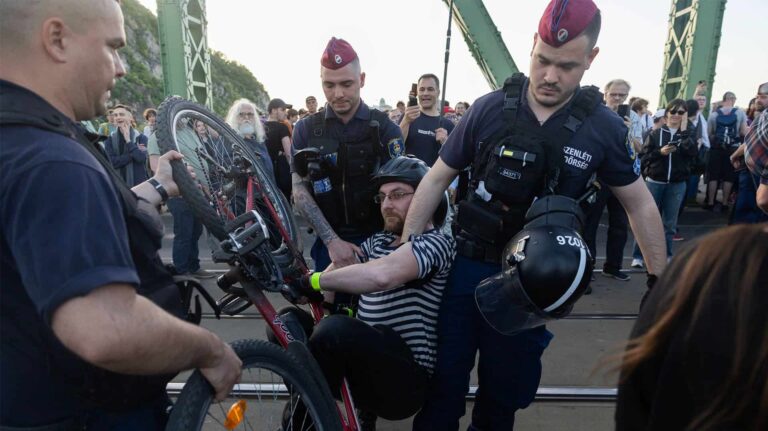 Vádemelési javaslattal zárult a nyomozás a Momentum hídfoglalása miatt