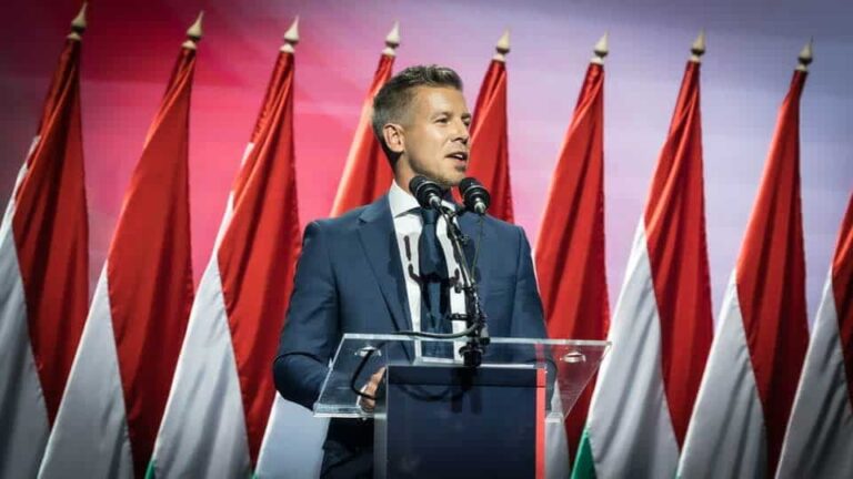 Magyar Péter: Orbán Viktor teljesen hülyének nézi a magyarokat