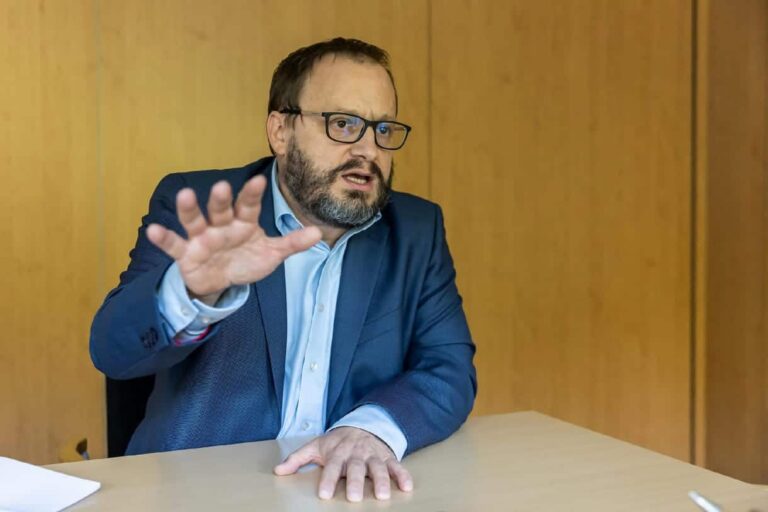 Kármán András – A gazdasági józanság hangja a TISZA Pártban