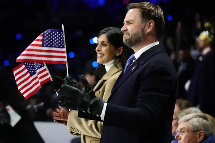 Füttykoncert fogadta az amerikai alelnököt az olimpiai megnyitón – feszült pillanatok a San Siróban