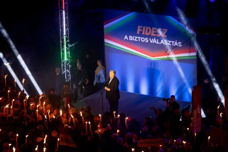 Tényleg fordult a kampány Győrben: Orbánt sarokba szorították a saját színpadán