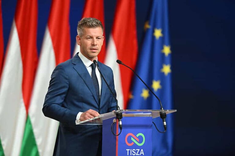 Magyar Péter üzent a fideszes vezetőknek és a strómanjaiknak: Hiába játsszátok el most a balettos kislányt