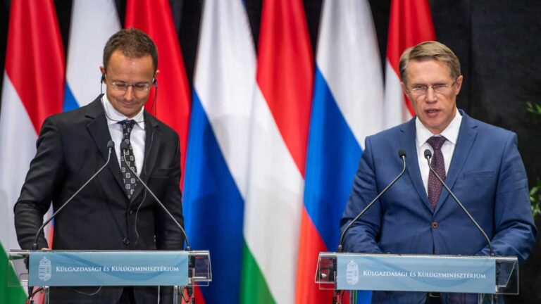 Politico: Az Orbán-kormány titokban 12 pontos együttműködési megállapodást kötött a Putyin-rezsimmel